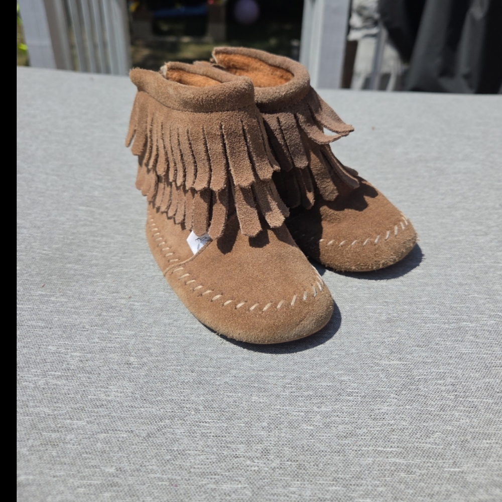 Little love bug cozy boot size 7